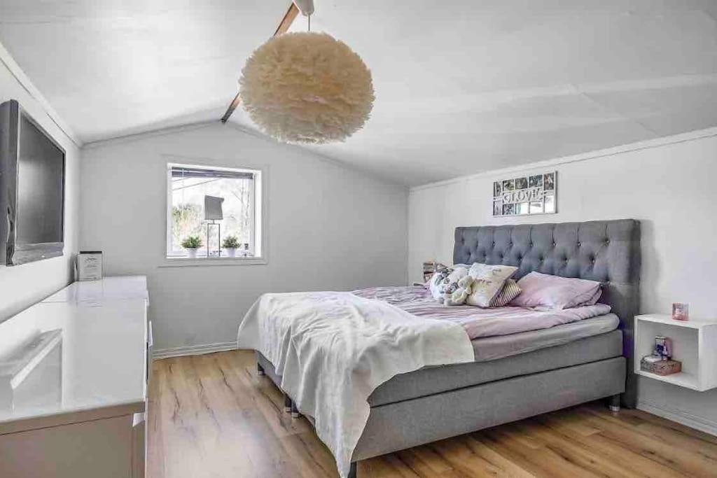 Mysigt Hus Med & Jacuzzi I Olofstorp Pousada