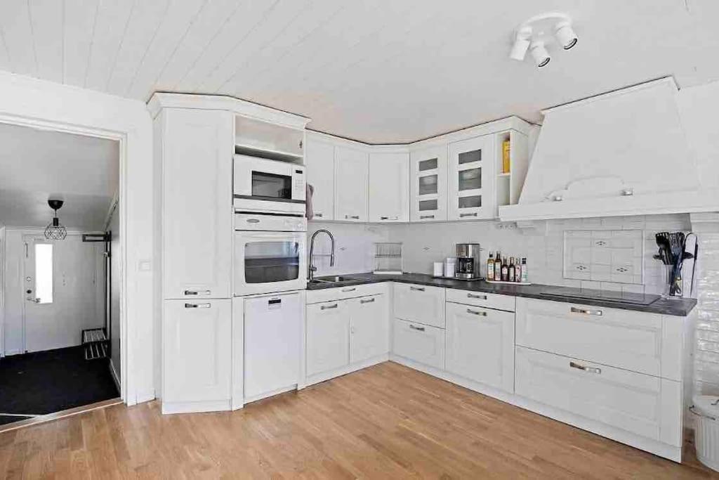 Mysigt Hus Med & Jacuzzi I Olofstorp Villa Göteborg
