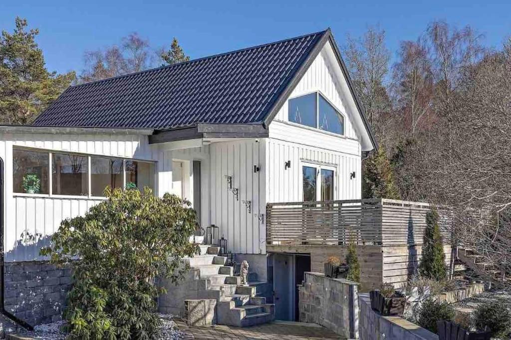 Mysigt Hus Med & Jacuzzi I Olofstorp *